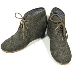 Tom’s Desert Wedge Lace Up Ankle Boots Size 9 Wide Army Green Herringbone